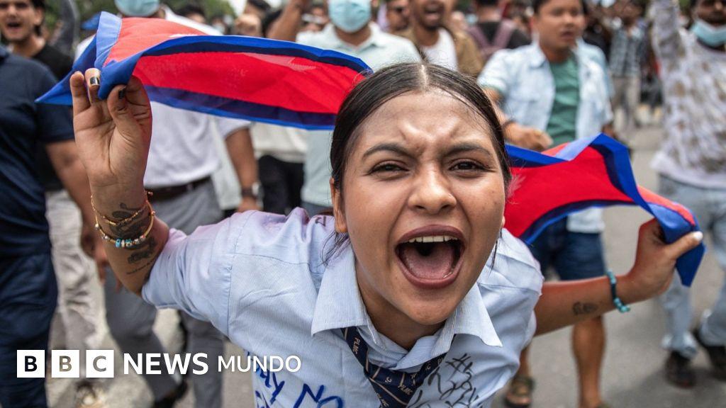 Nepal: Violent protests cause the prime minister to fall, while protesters are s...