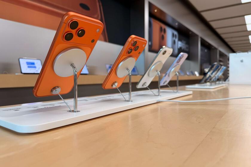 Yes, we also look at the pictures on Iphone 17 Pro and Reyans.It is the time to give some light for the contempt
