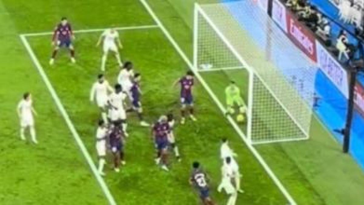 Cesar Soto of Gradense whistles Madrid-Barca, as the 