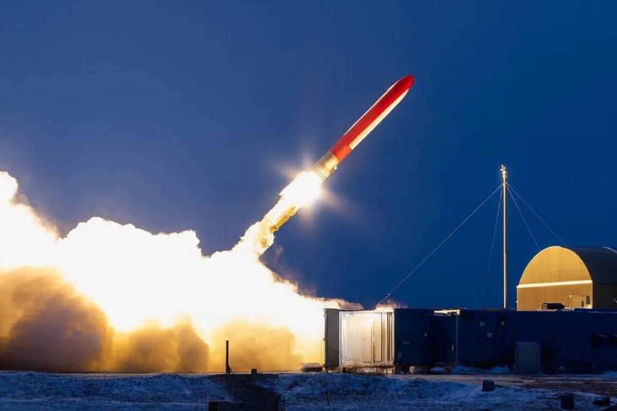 El nuevo misil nuclear Burevestnik 9M730 de Putin tiene 12 metros de altura, aut...