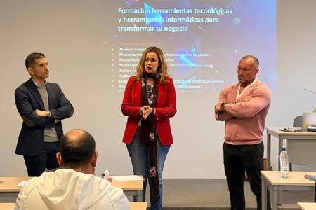 Ocho empresas locales participan en la feria para introducir sus negocios