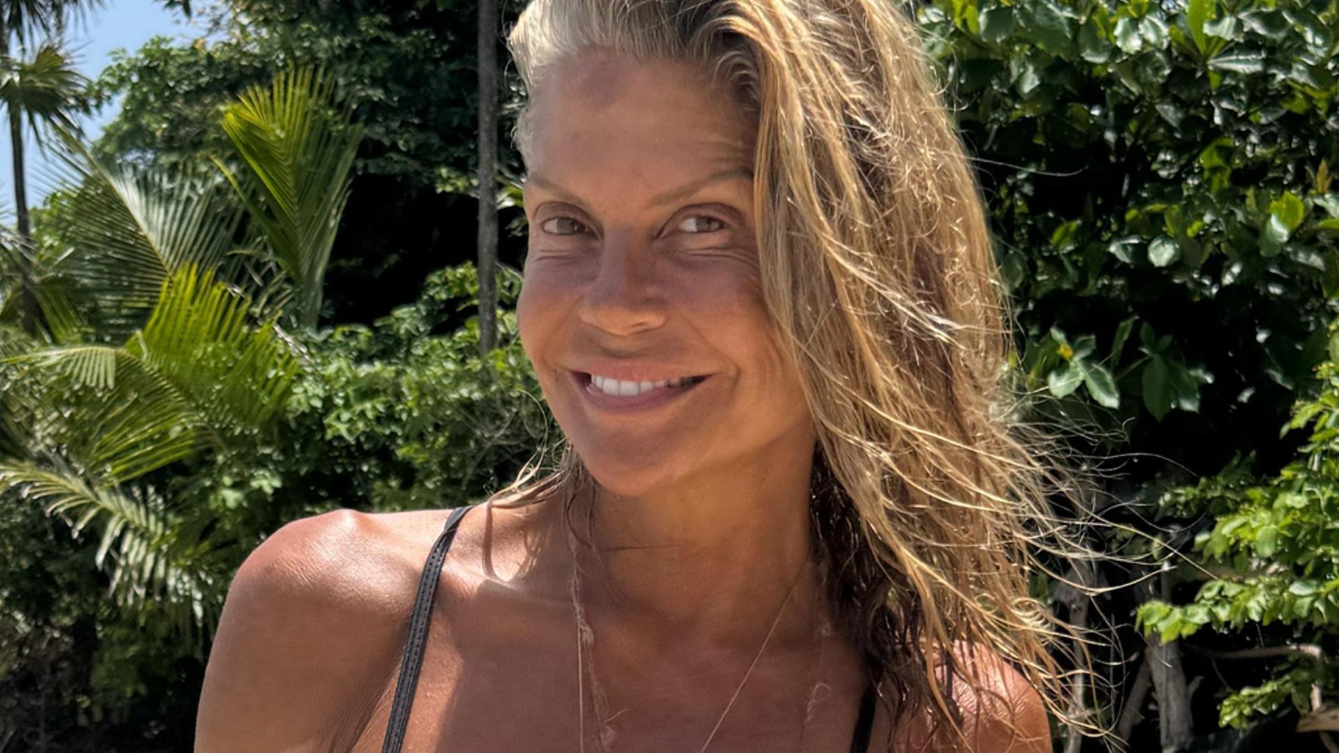 Entonces Menak Inte Inne en el bikini en 55 años después de la recuperación de l...