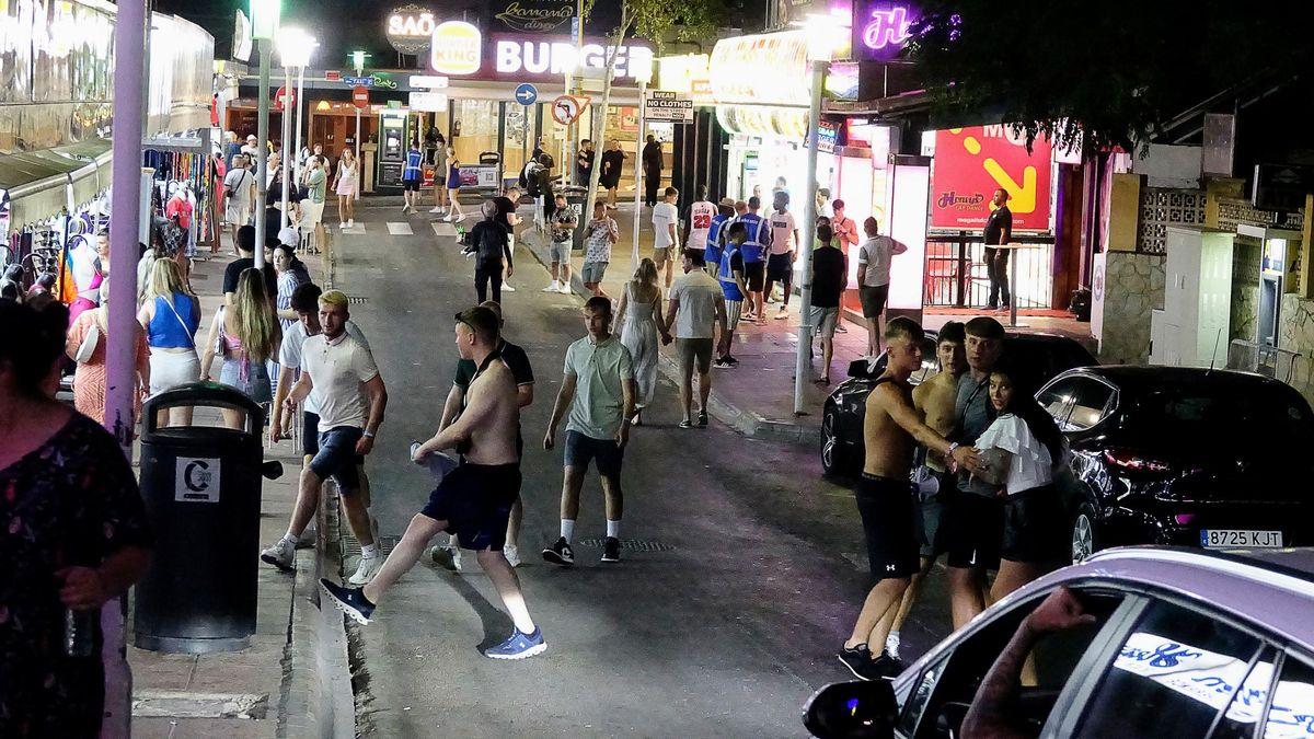 Fiesta en sobreback Moore |Graban a dos turistas que tienen sexo en Megalomp